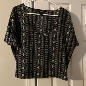 Forever21 Black & White Design Cropped Blouse Flutter Sleeves Size 0X